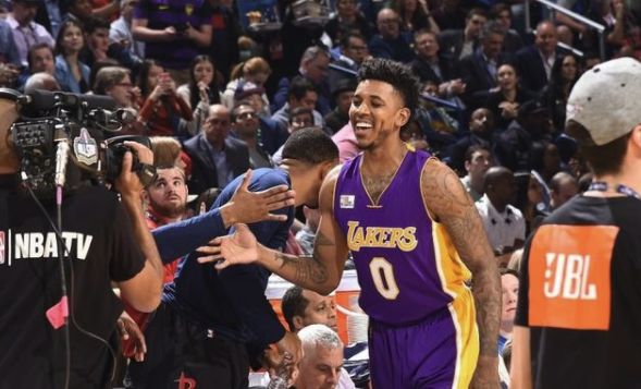 给持球人创 给持球人创